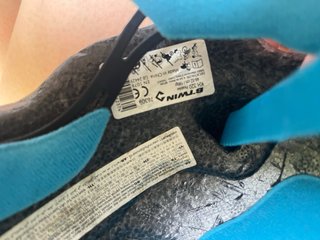 Casco bici infantil con diseño calavera