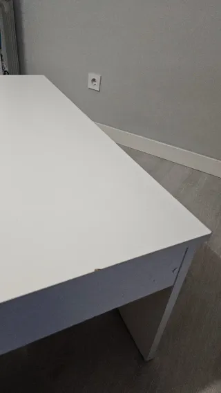 Mesa de salón blanca moderna