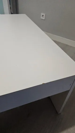 Mesa de salón blanca moderna