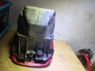 Baúl y asiento Yamaha Aerox rojo