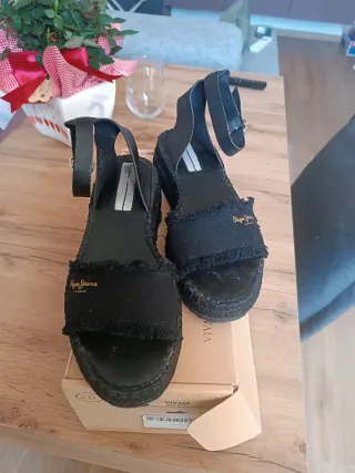 Sandali Pepe Jeans neri con zeppa