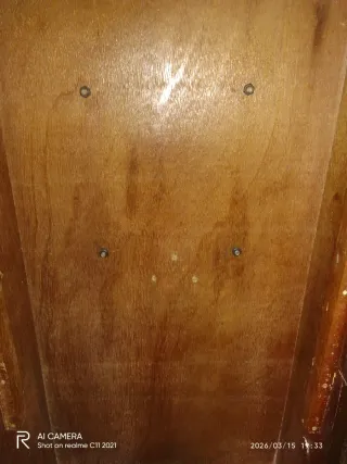 Vitrina de reloj de pared vacía