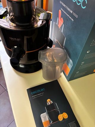 Licuadora Cecotec 1000W casi nueva