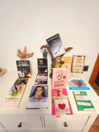 Libros a 8€ cada uno y si coges el lote a 30€