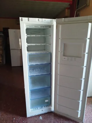 Congelador vertical blanco