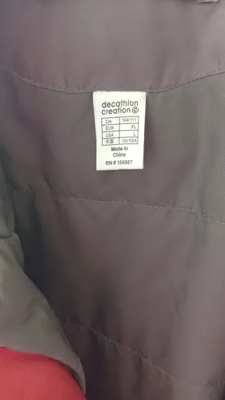 Parka impermeable Quechua capucha roja Talla XL