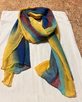 Foulards estampados de colores.