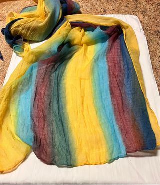 Foulards estampados de colores.