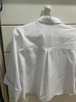 Camisa blanca corta elegante
