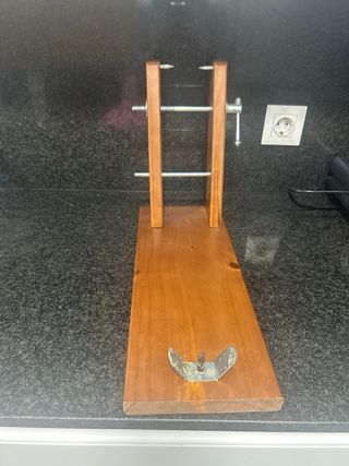 Jamonero de madera con soporte
