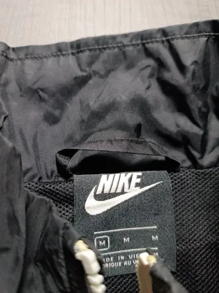 Giacca a vento Nike nera