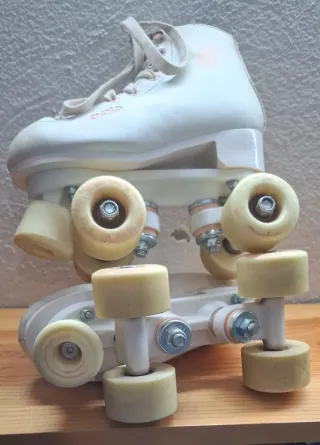 Patines de artístico. Niña. Marca Oxelo talla 33.