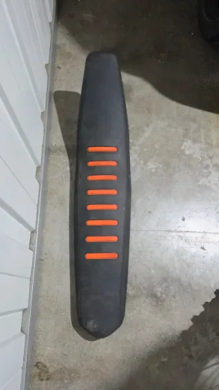 Asiento KTM EXC 2024 Original rebajado.