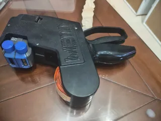 Maquina de poner etiquetas en tienda