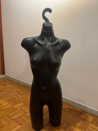 Maniquí Negro Medio Cuerpo costura