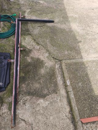 Puerta de hierro con rejas