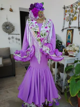 Traje de flamenca morado bordado