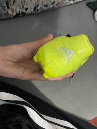 Zapatillas Adidas Futbol Negras y Amarillas