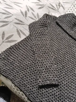 Jersey cuello alto blanco y negro