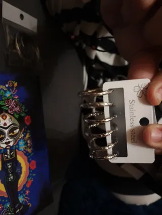 Aros de acero plateados