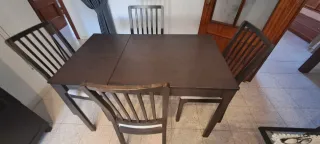 Mesa de comedor y 4 sillas