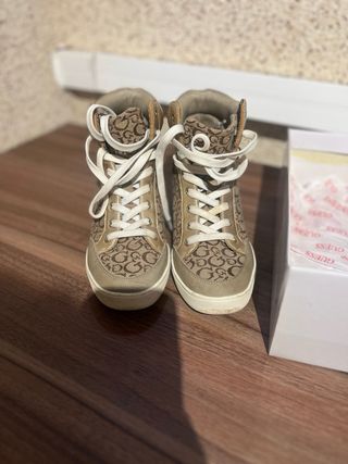 Botines Guess Marrones y Dorados