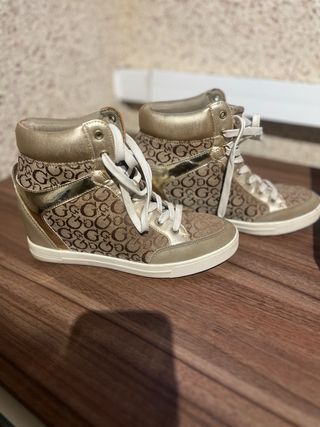 Botines Guess Marrones y Dorados