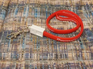 Laccetto porta badge con moschettone+cavo ricarica