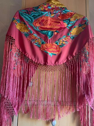 Mantoncillo Bordado Feria - Rosa y Flores