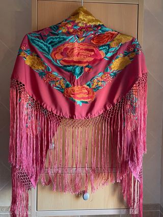 Mantoncillo Bordado Feria - Rosa y Flores