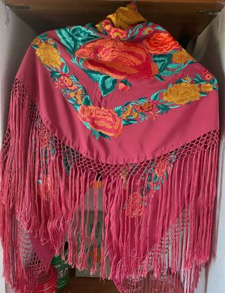 Mantoncillo Bordado Feria - Rosa y Flores