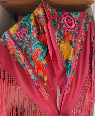 Mantoncillo Bordado Feria - Rosa y Flores