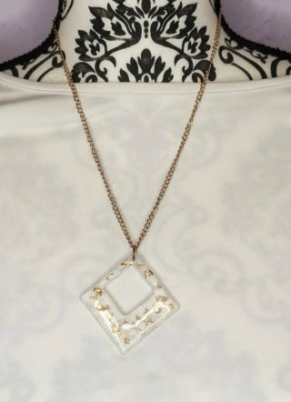 Collar blanco nacarado