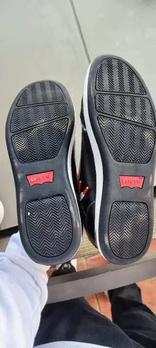 Zapatillas Levi's Mujer Negras y Blancas