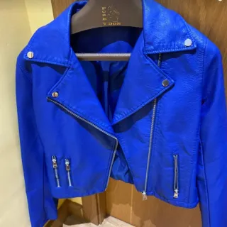 Cazadora de cuero azul