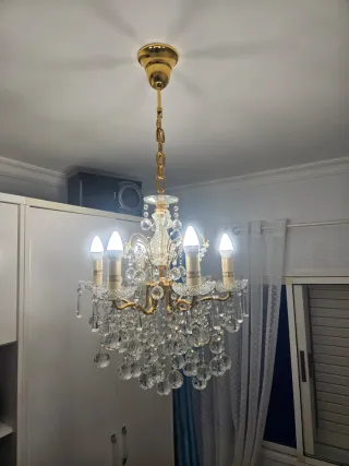 Lámpara de araña de cristal dorada