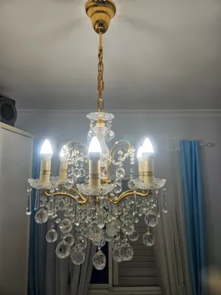 Lámpara de araña de cristal dorada