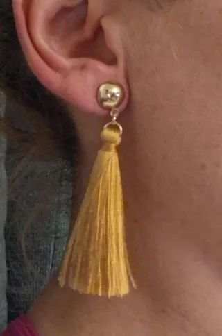 Pendientes SIX dorados con borla