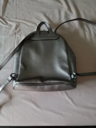 Mochila Bershka plateada