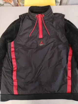 Forro polar Jordan negro y rojo