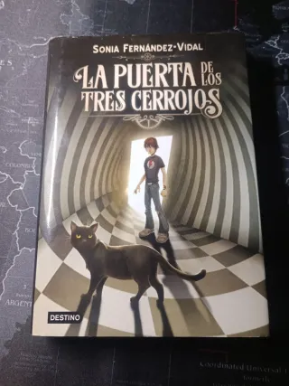 Libro juvenil: La puerta de los tres cerrojos