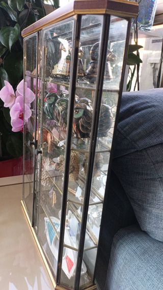 Vitrina cristal miniaturas + figuras decorativas