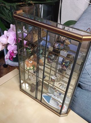 Vitrina cristal miniaturas + figuras decorativas