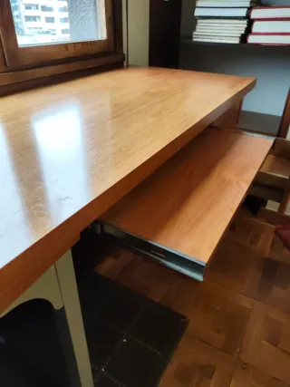 Escritorio madera amplio con cajones y extensión