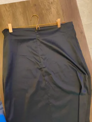 Falda larga de raso gris