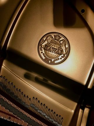 Piano de Cola Kawai RX3 Japón