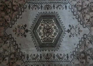 Alfombra Turca lana tonos beige.