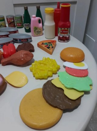 Juguetes de comida y carrito de la compra