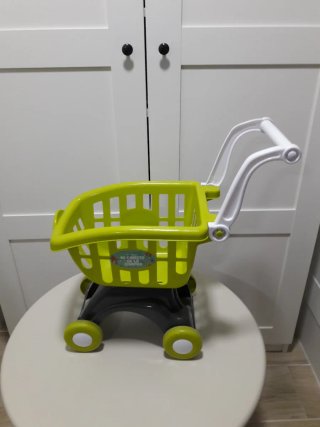 Juguetes de comida y carrito de la compra