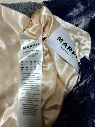 Vestido de fiesta azul con encaje